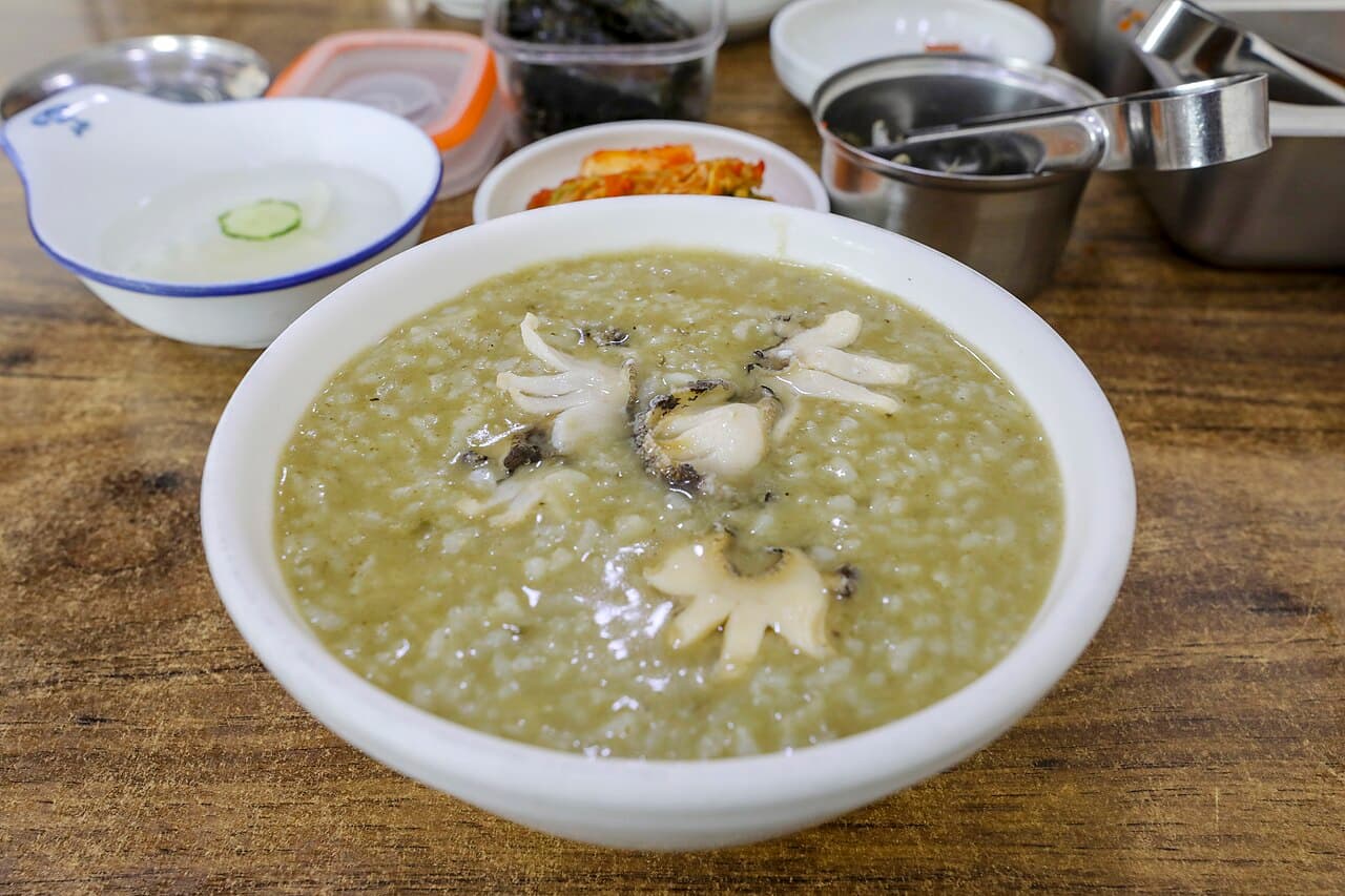 Jeonbok-juk and jeonbok dolsot-bap