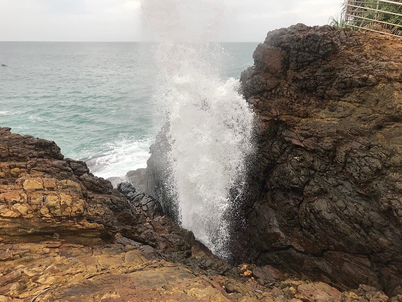 Hummanaya blowhole and Wewurukannala, Mirissa