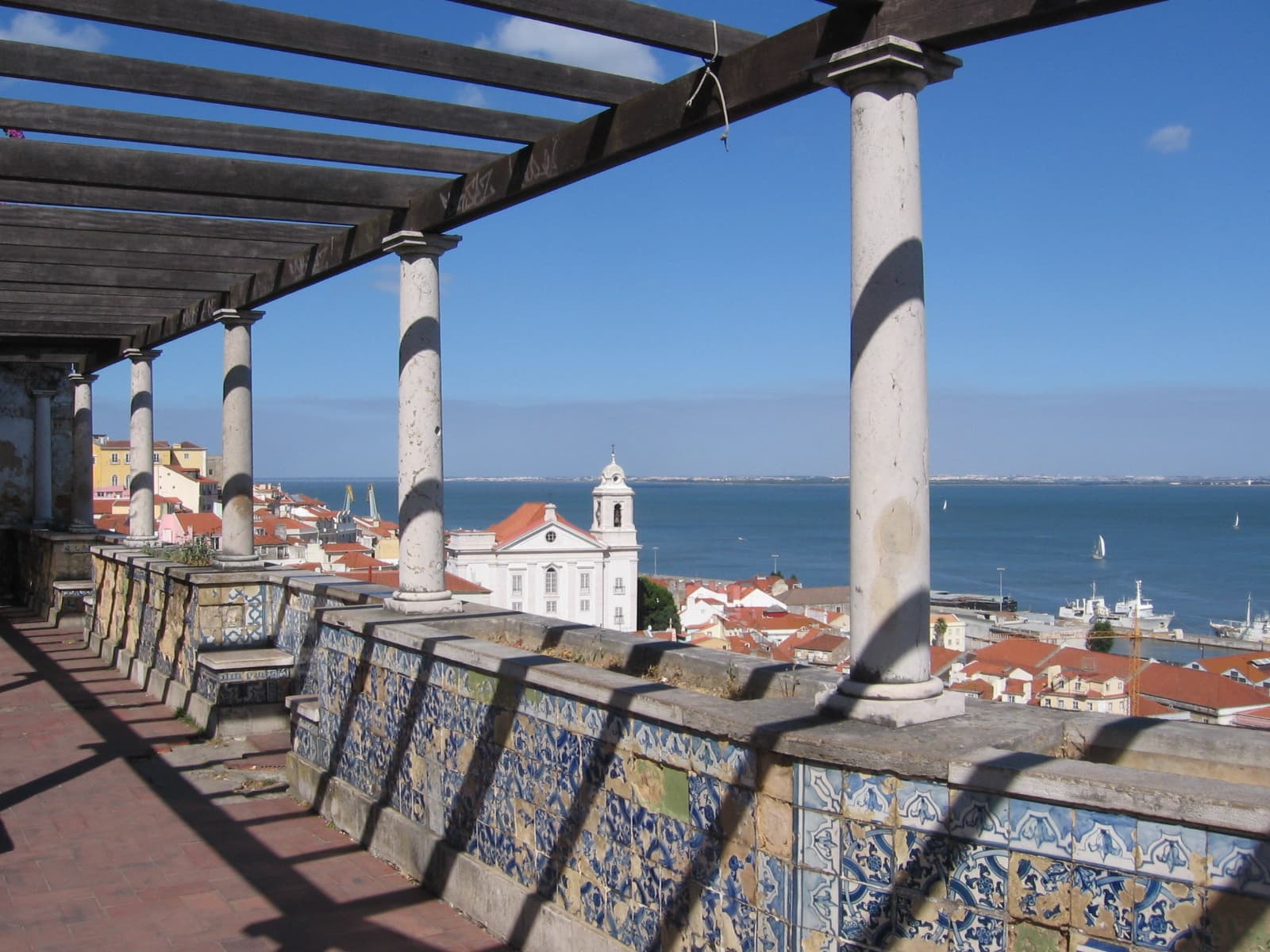 Miradouro de Santa Luzia at dawn, Lisbon
