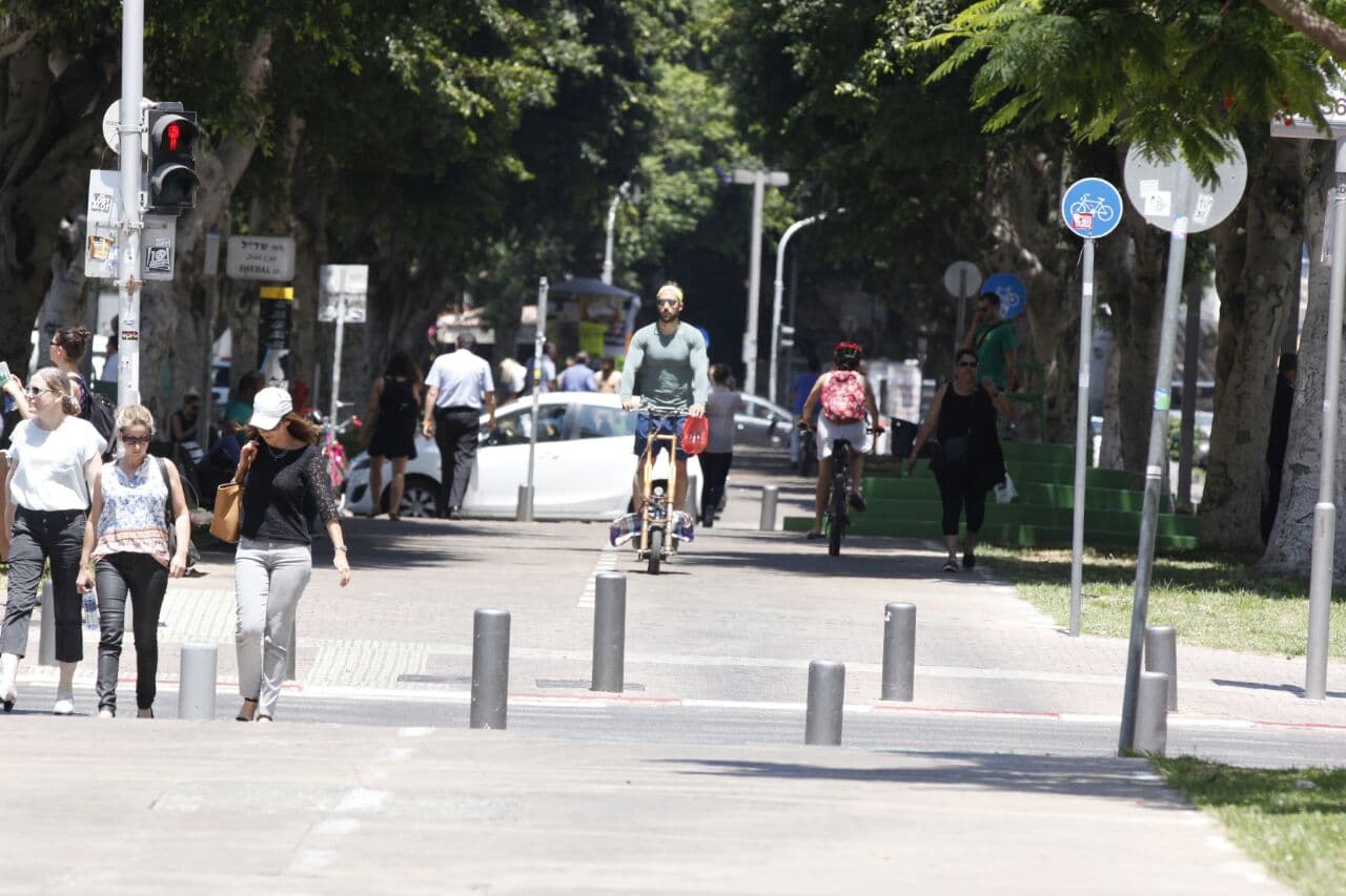 Lev Ha'ir and Rothschild Boulevard, Tel Aviv
