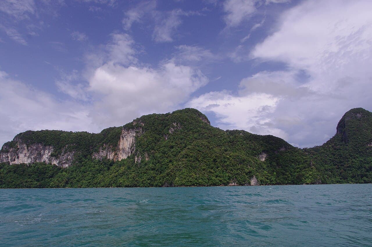 Island hopping: Dayang Bunting, Singa Besar and Beras Basah, Malaysia